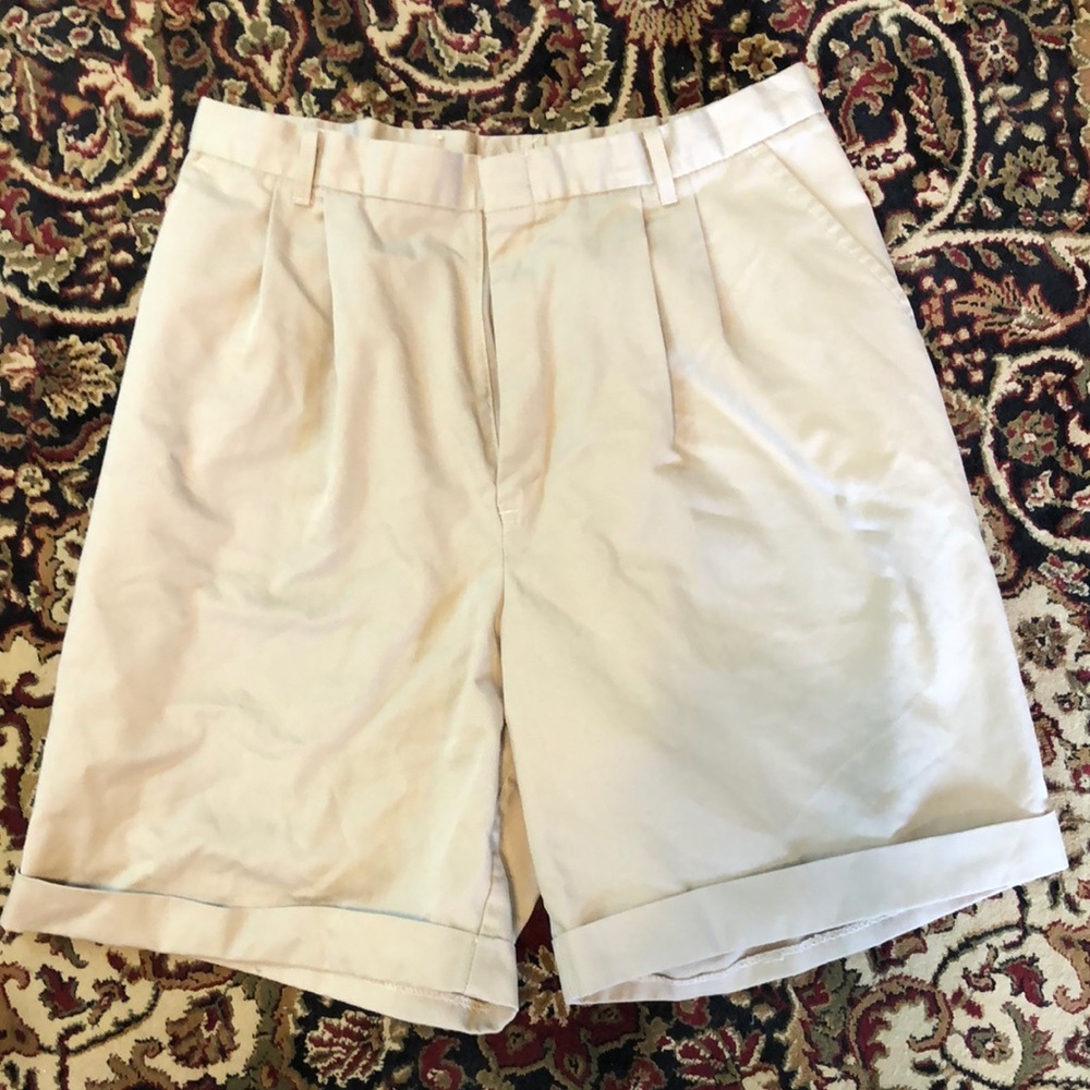 Vintage Chic 18 women’s Classic Tan Shorts pleats cuff